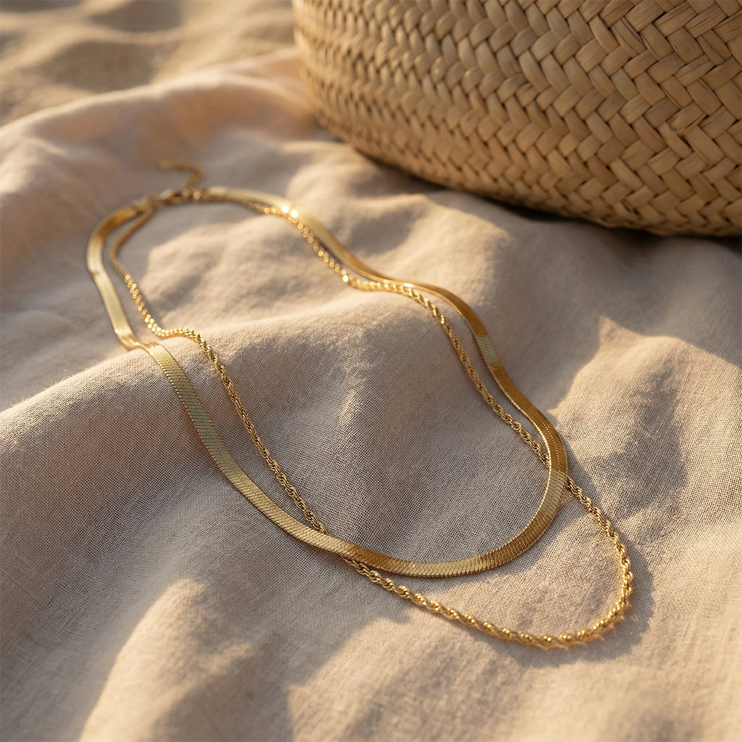 colar minimalista dourado rhiza