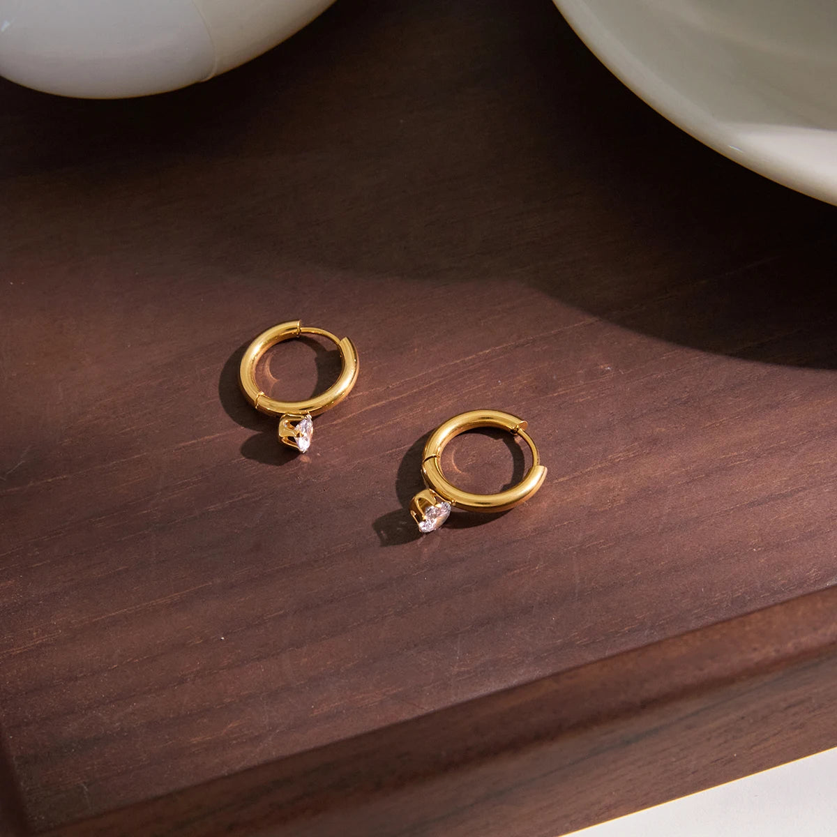 brinco ponto de luz feminino ouro