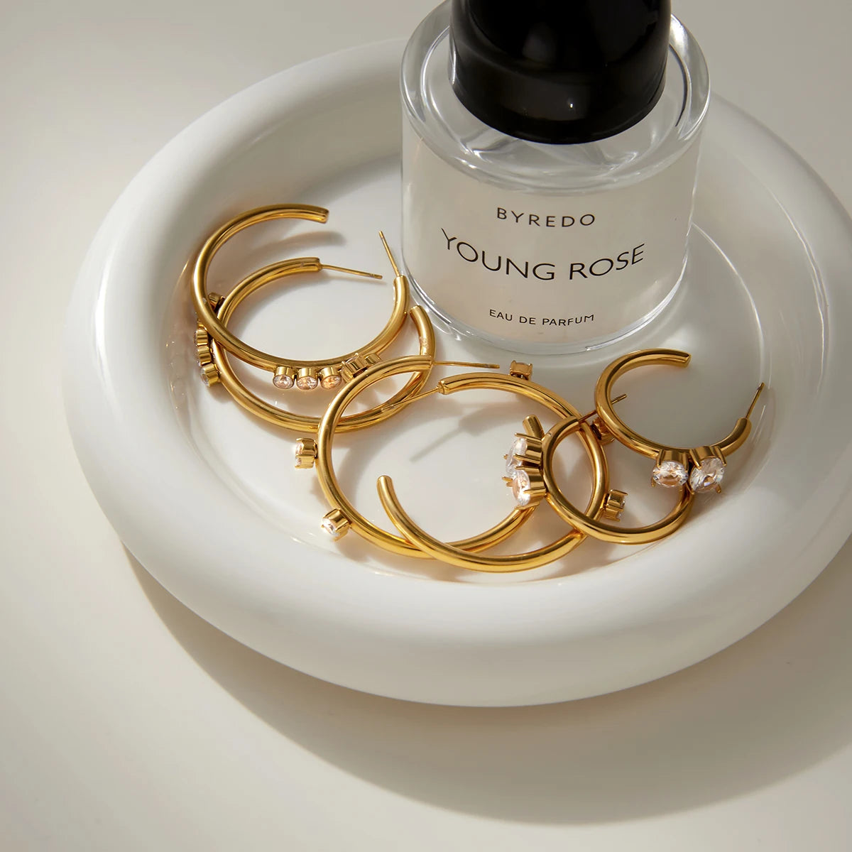 brinco elegante pequeno feminino