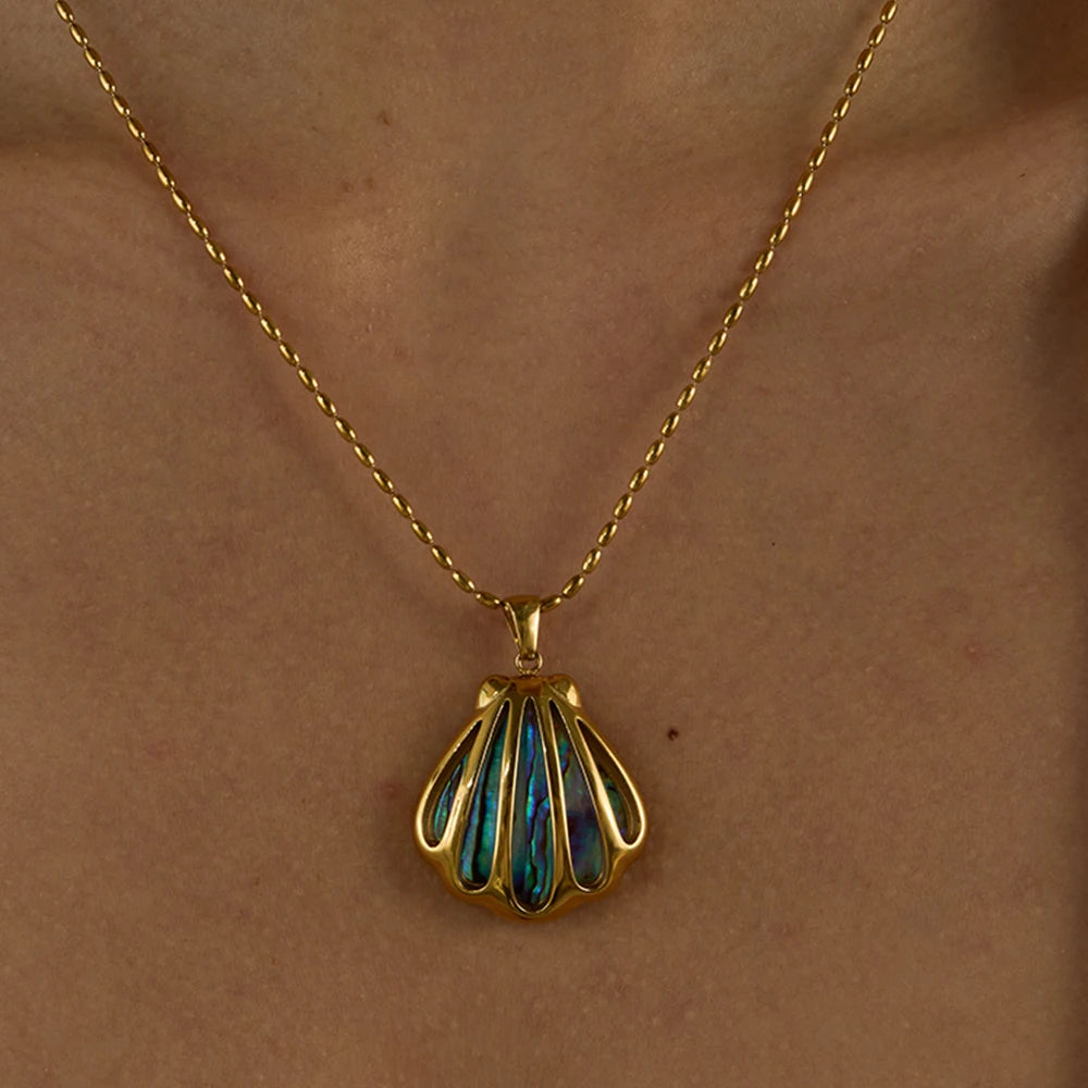 colar concha dourada