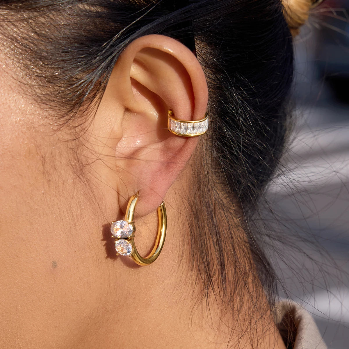 brinco elegante pequeno feminino