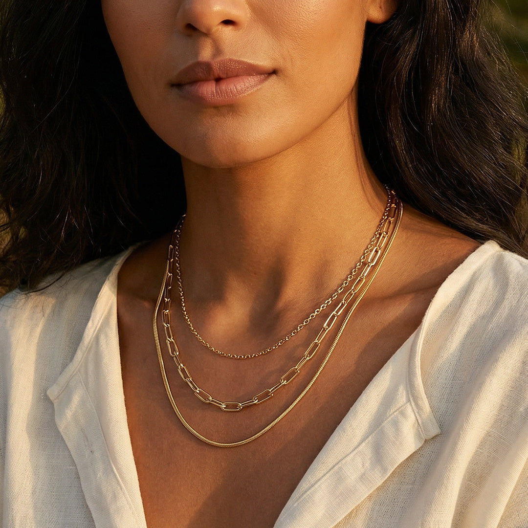 colar minimalista dourado feminino