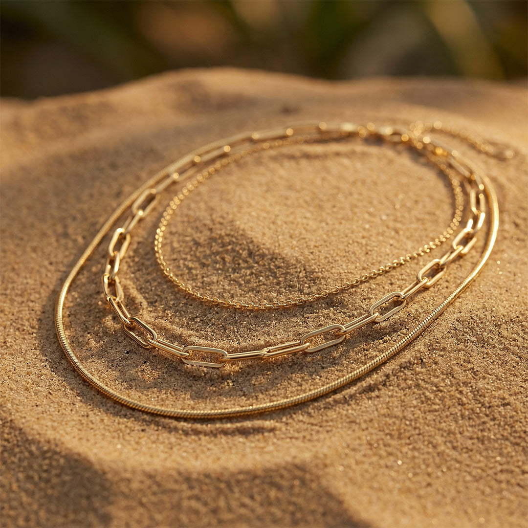 colar minimalista dourado