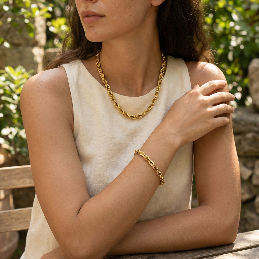 colar e pulseira trançada feminina