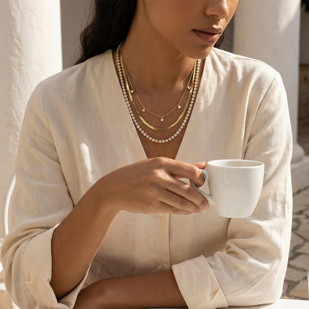 colar feminino elegante dourado